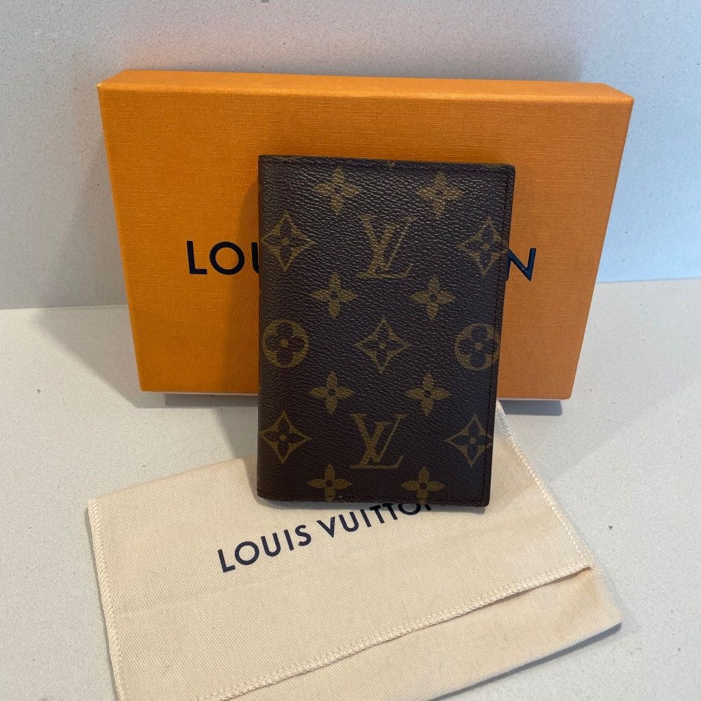 Louis Vuitton Reisepasshülle