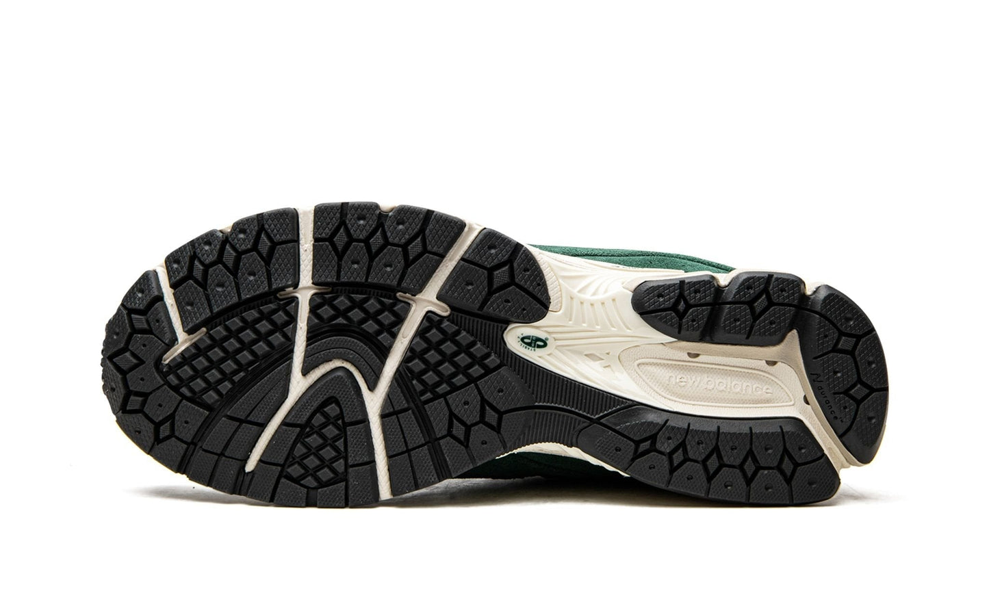 New Balance 2002R Wildlederpaket Waldgrün