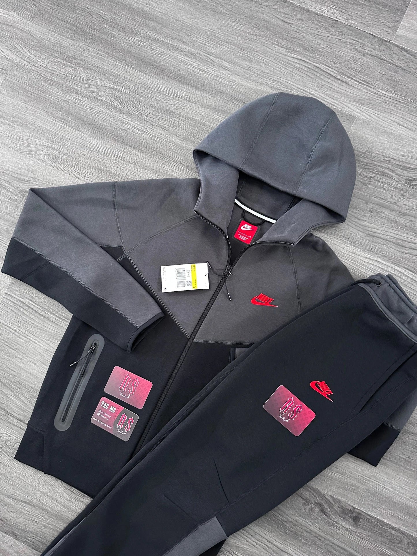 Nike Tech Fleece Trainingsanzug Schwarz/Rot S23