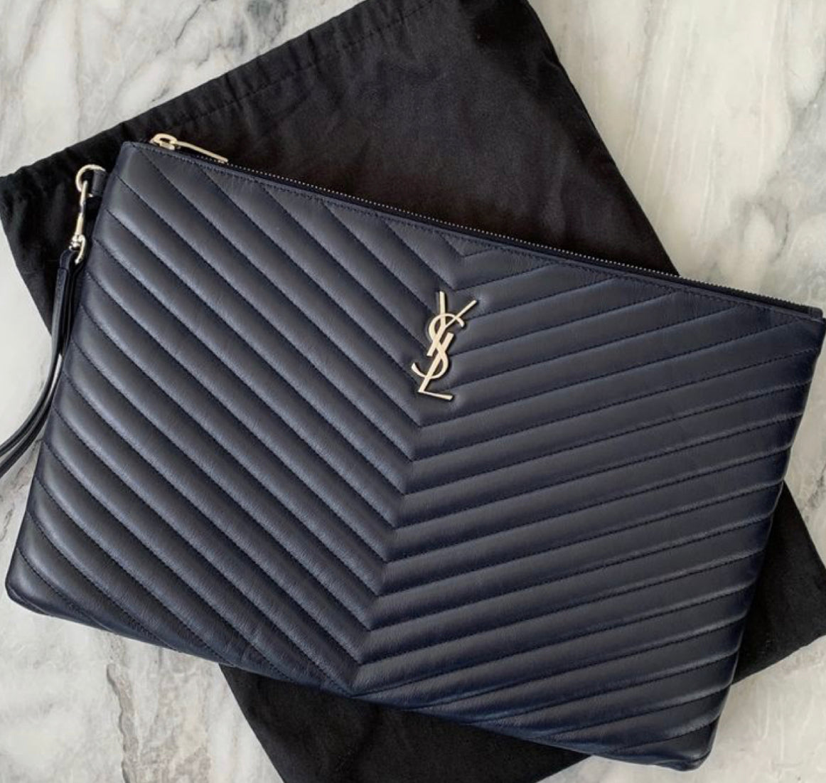 Pochette Yves Saint Laurent à Relief