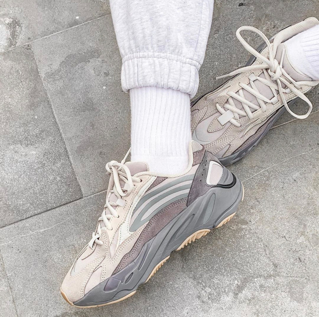 Yeezy Boost 700 V2 Staub