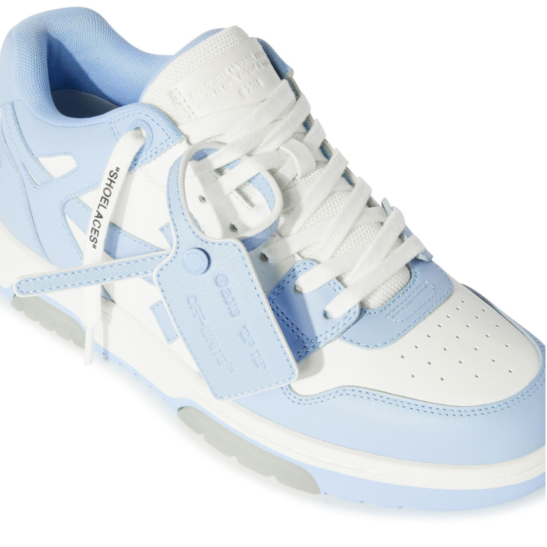 Aus "OOO" Himmelblau