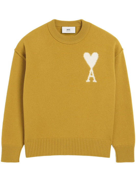 Senffarbener Friend-Pullover mit weißem Herz