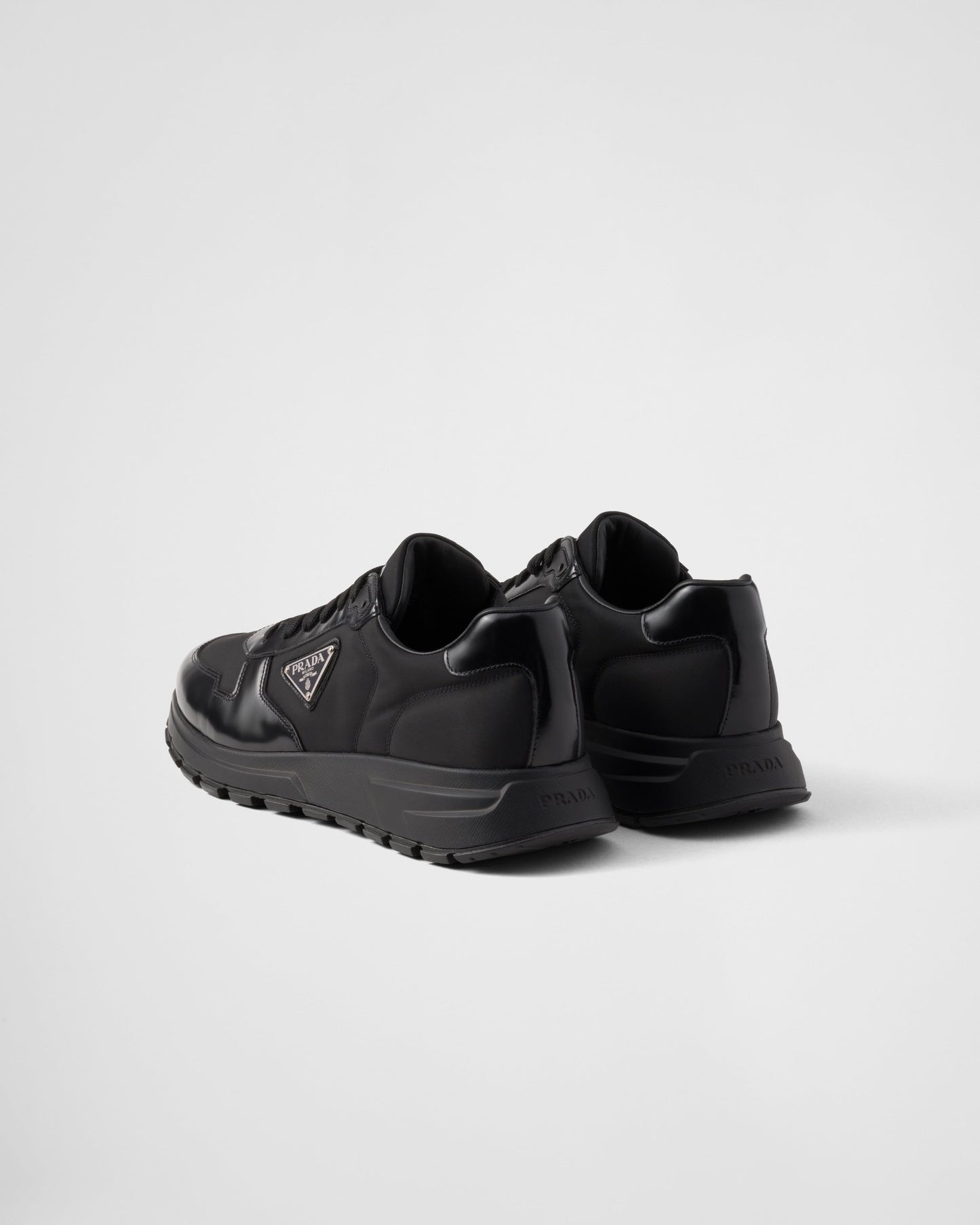 Prada – Schwarze Sneakers aus gebürstetem Leder 