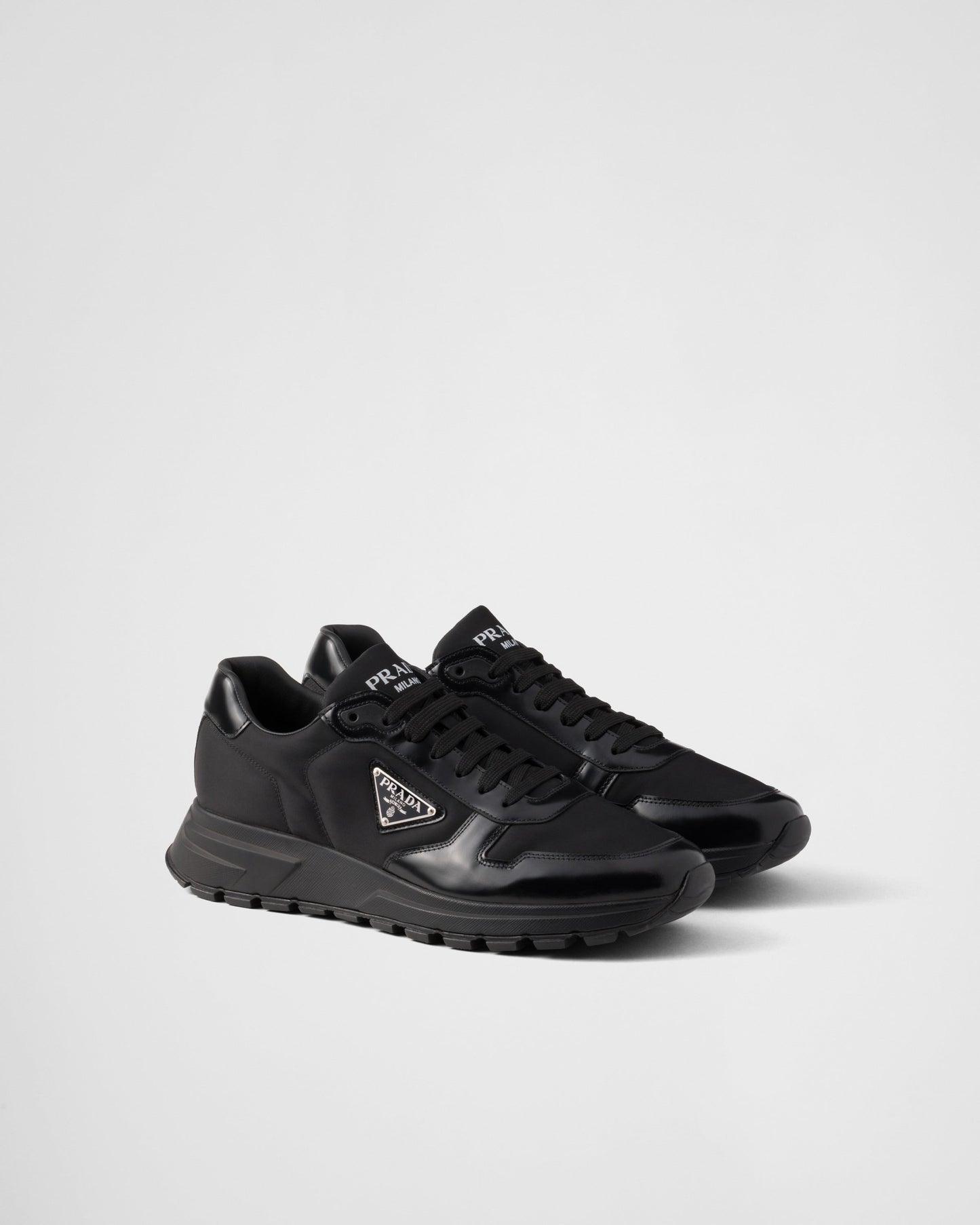 Prada – Schwarze Sneakers aus gebürstetem Leder 