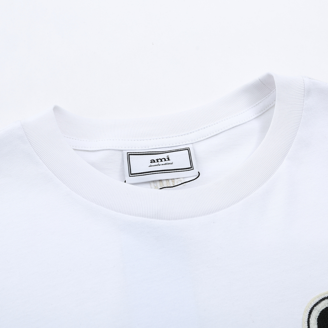 Weißes T-Shirt mit schwarzem Herz von Ami Paris