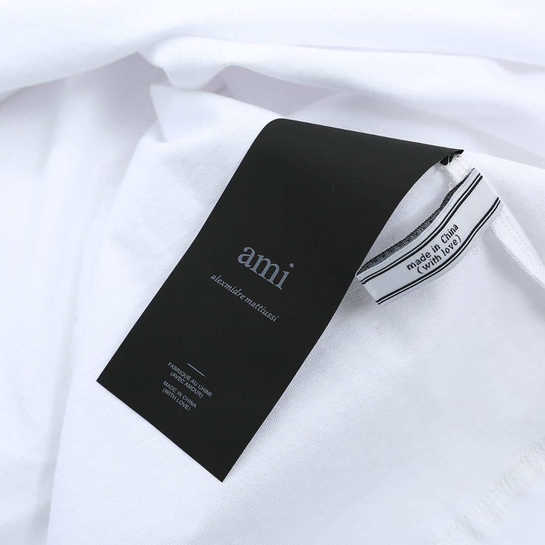 Weißes T-Shirt mit schwarzem Herz von Ami Paris