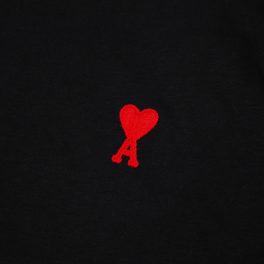 Little Paris – T-Shirt „Ami“ in Schwarz und Rot mit Herzmotiv