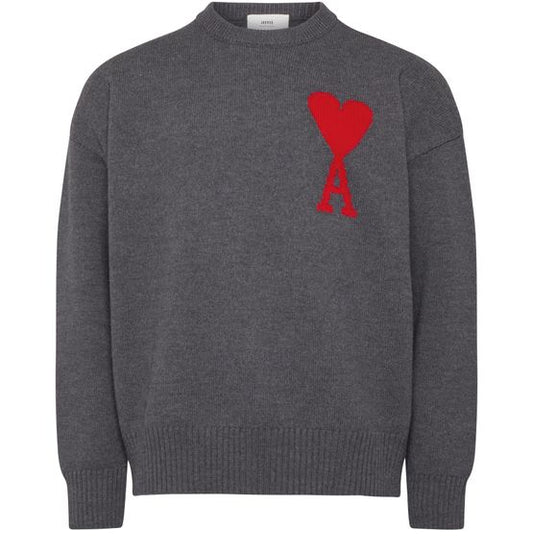 Grauer Friend-Pullover mit rotem Herz
