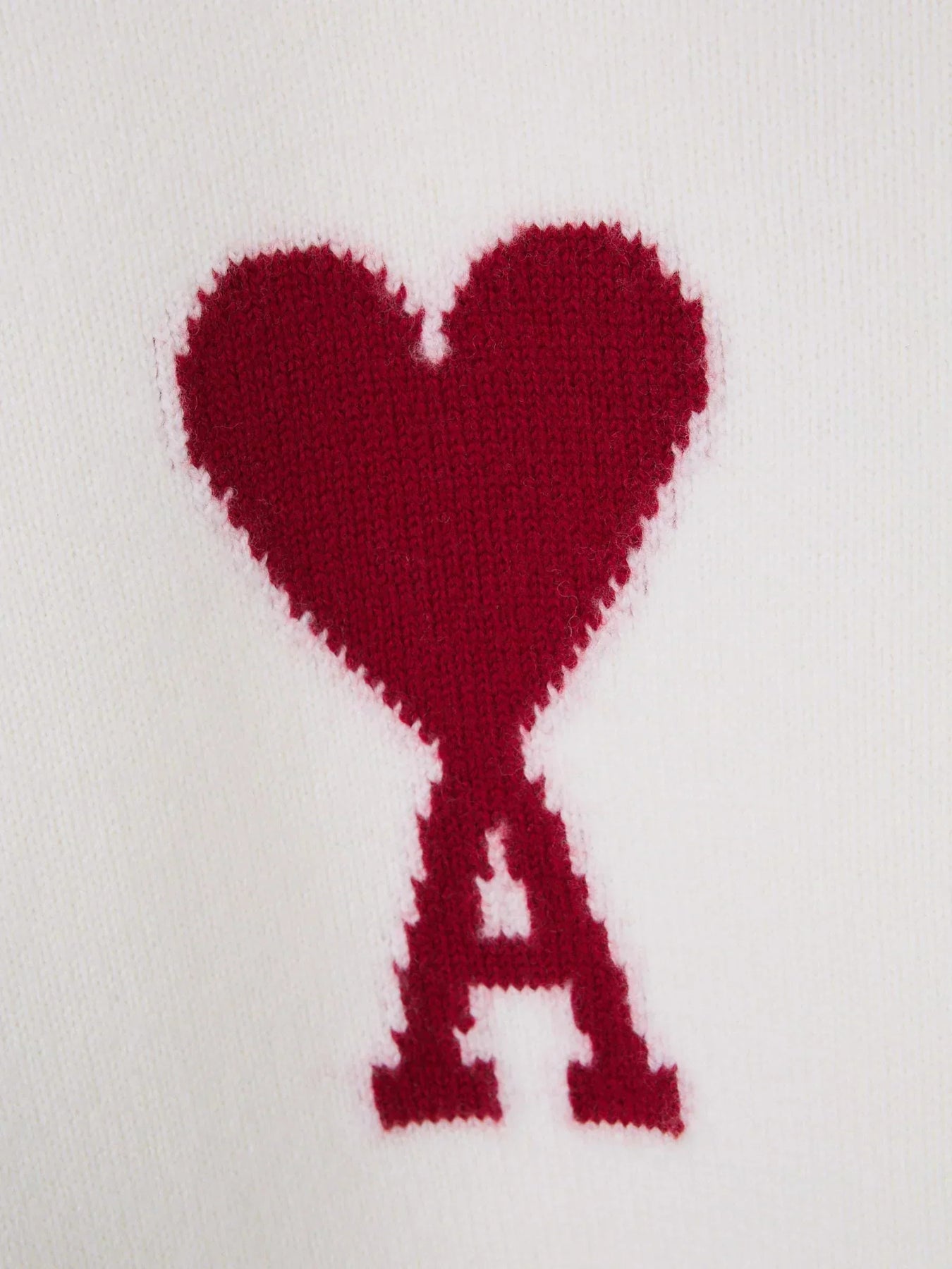 Weißer Friend-Pullover mit rotem Herz