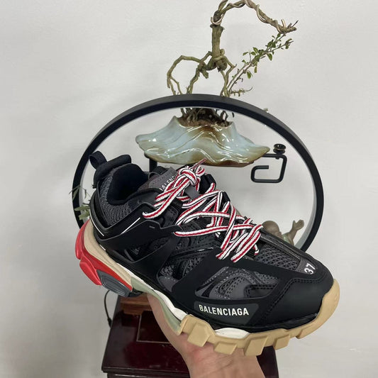 Balenciaga-Track „Hot One“