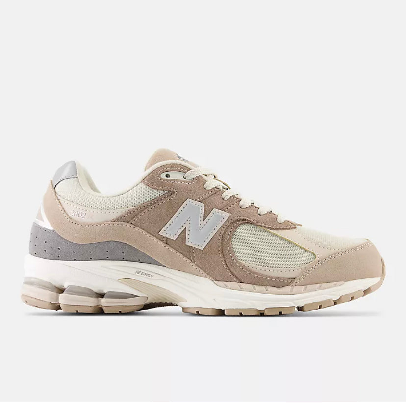 New Balance 2002R Creme