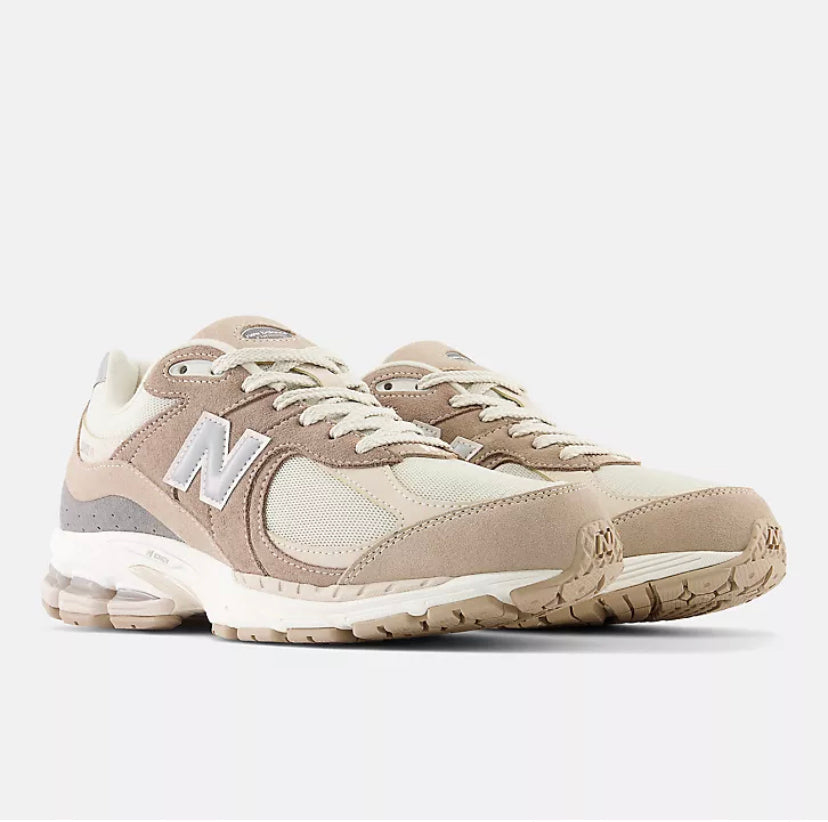 New Balance 2002R Creme
