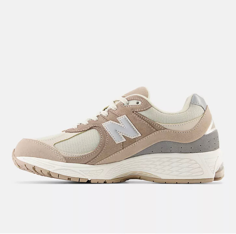 New Balance 2002R Creme
