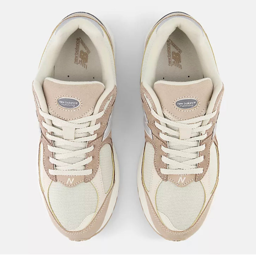 New Balance 2002R Creme