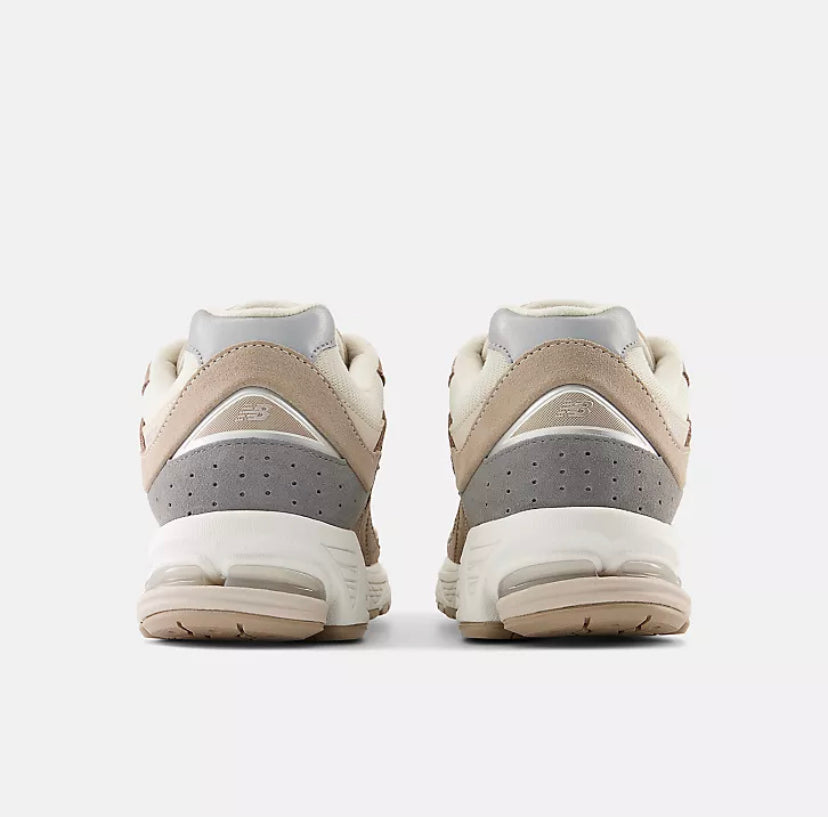 New Balance 2002R Creme