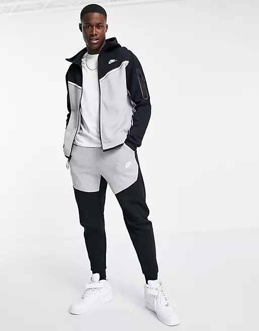 Nike Tech Fleece Trainingsanzug Grau/Schwarz S22