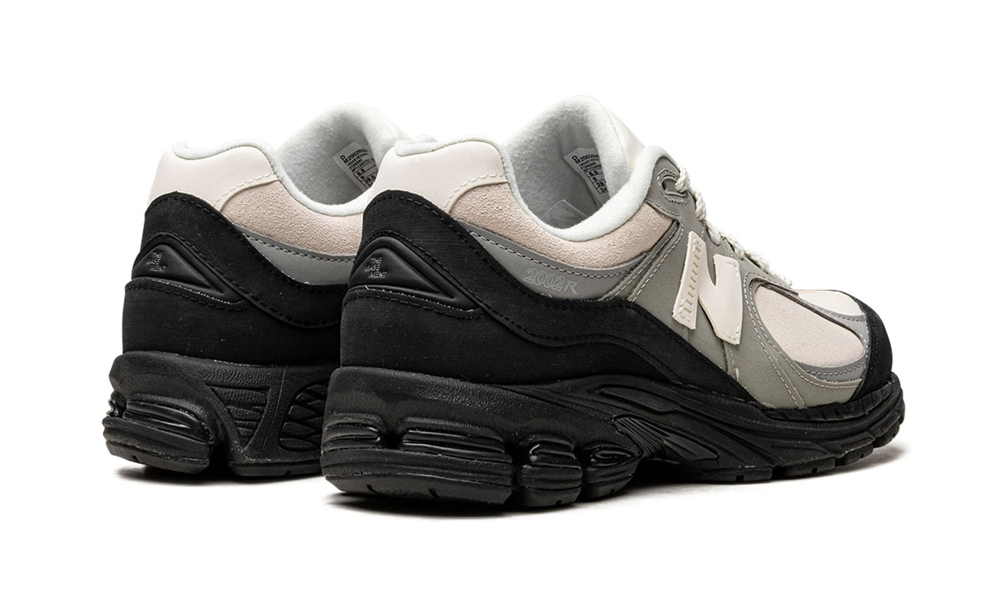 2002R The Basement Grey Sail Black