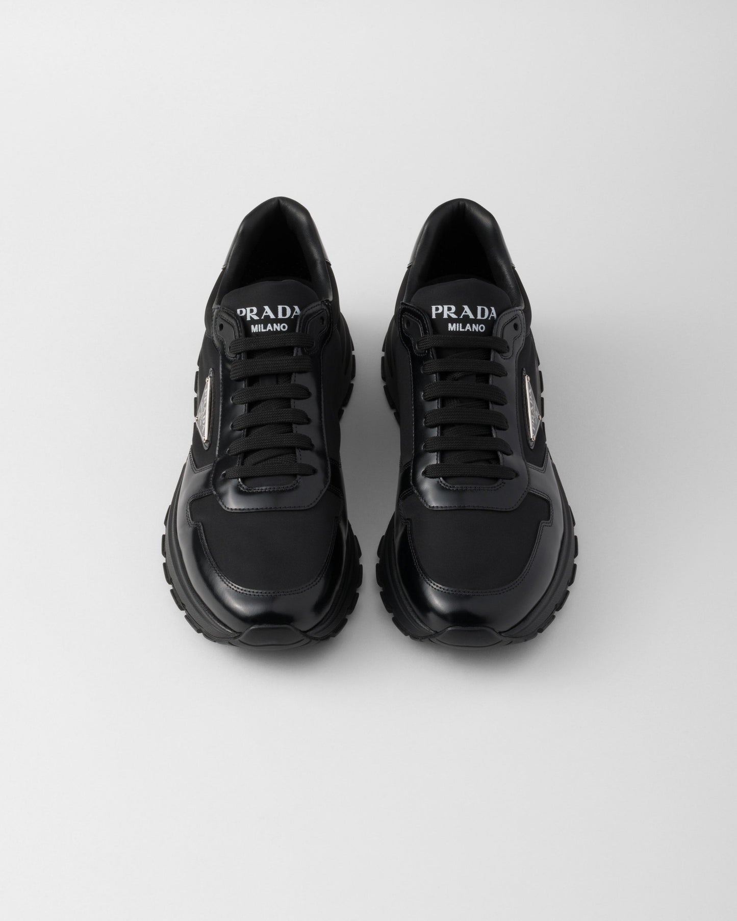 Prada – Schwarze Sneakers aus gebürstetem Leder 