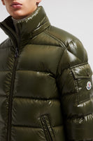 Moncler Maya Kurze Daunenjacke mit Kapuze Olivgrün