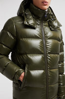 Moncler Maya Kurze Daunenjacke mit Kapuze Olivgrün