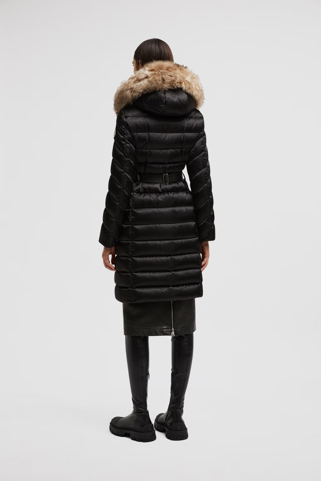 Lange Sherling-Daunenjacke mit Kapuze von Leersie in Schwarz und Beige