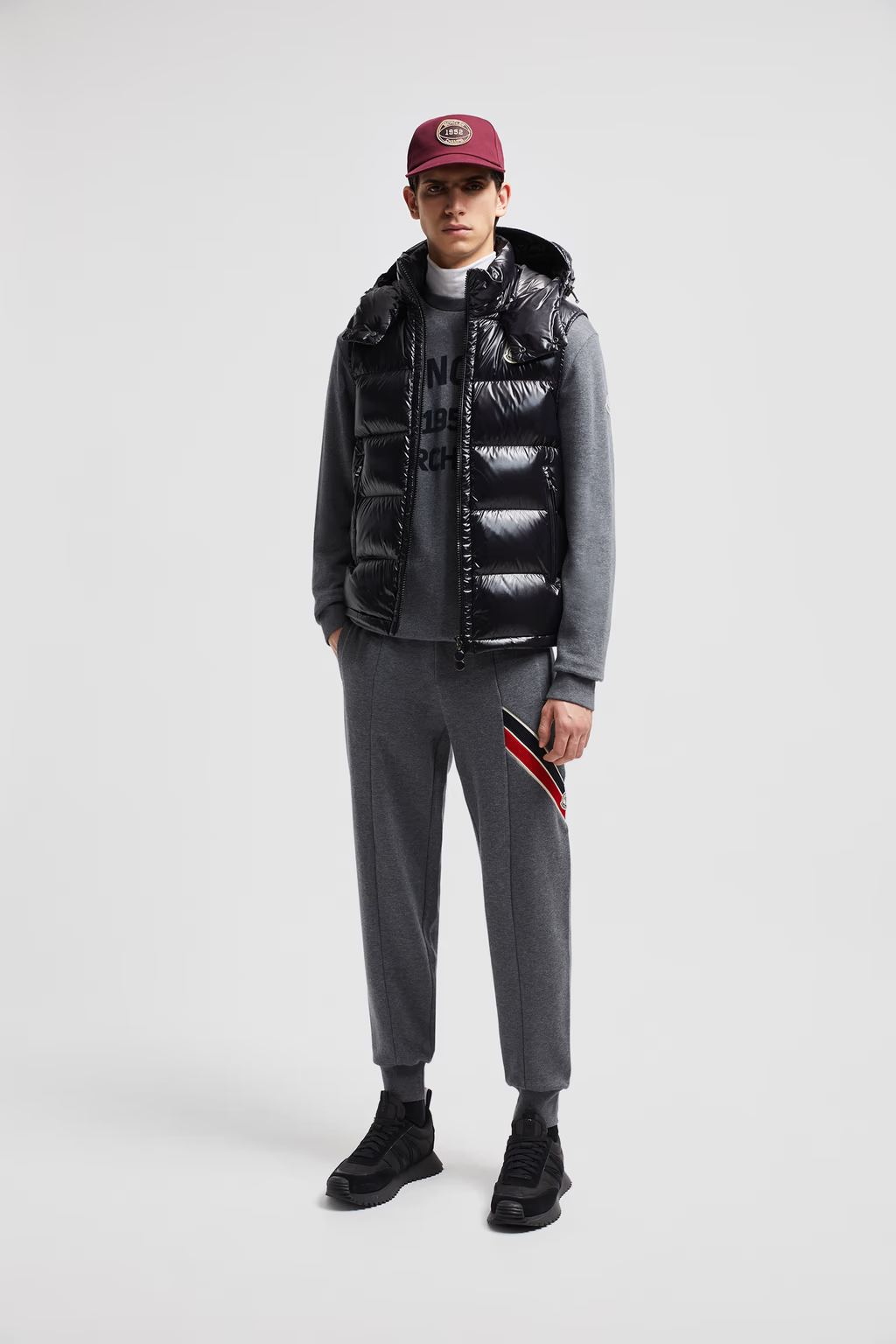 Ärmellose Daunenjacke mit Kapuze von Moncler