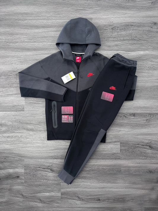 Nike Tech Fleece Trainingsanzug Schwarz/Rot S23