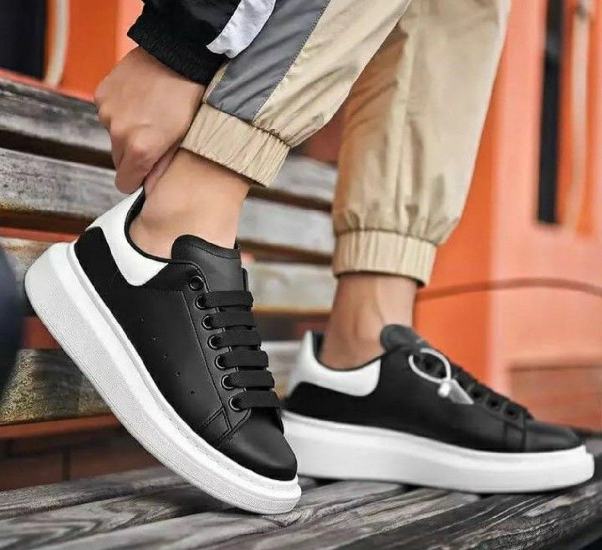 Alexander McQueen Noir & Blanc