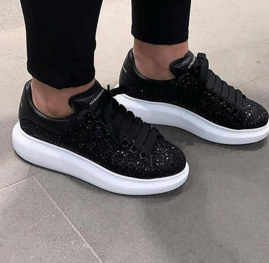 Alexander McQueen Schwarz und Weiß