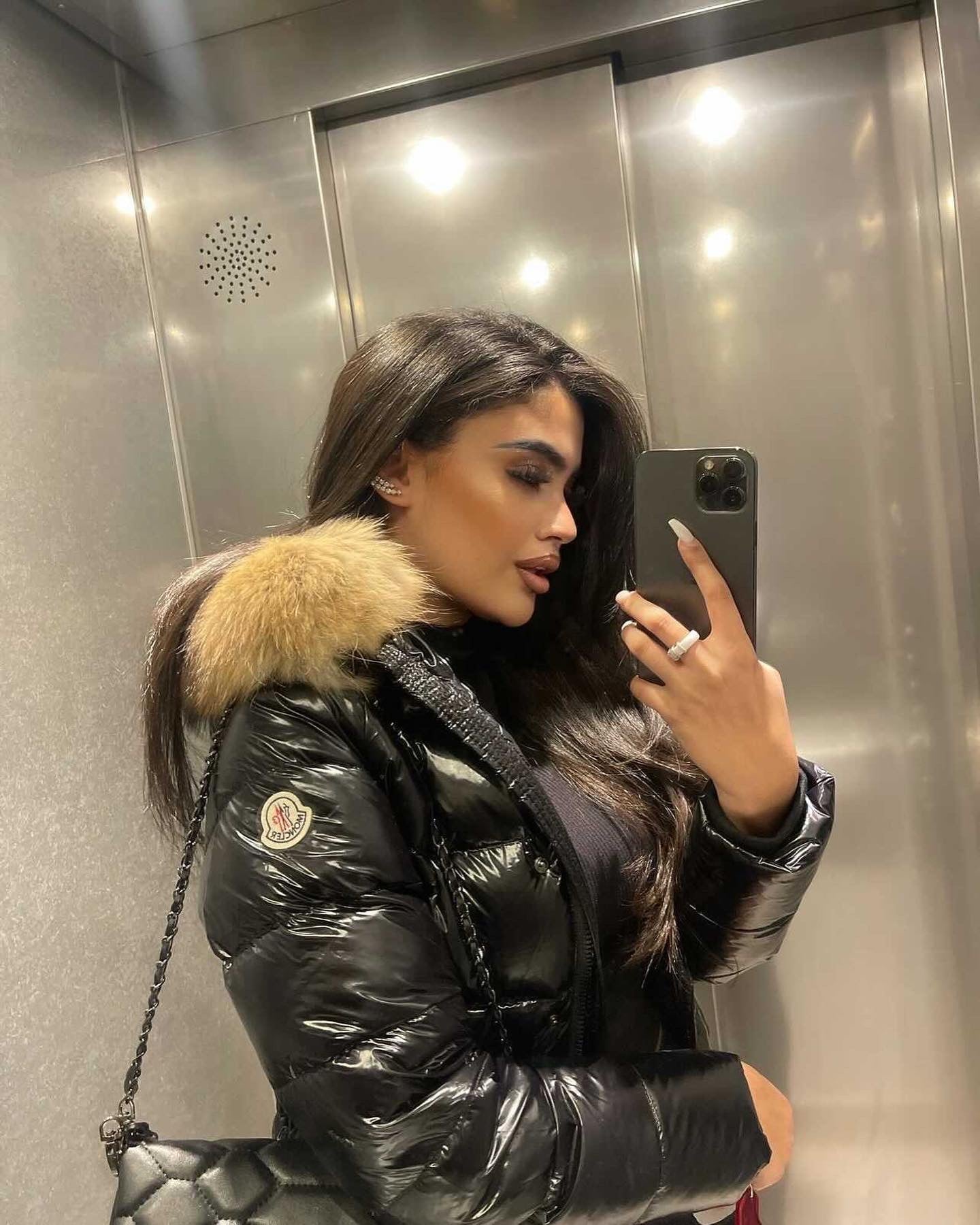Moncler Badyf Schwarze kurze Daunenjacke mit Kapuze
