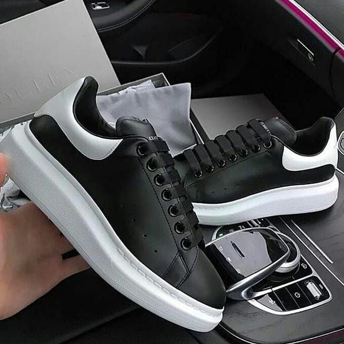 Alexander McQueen Noir & Blanc