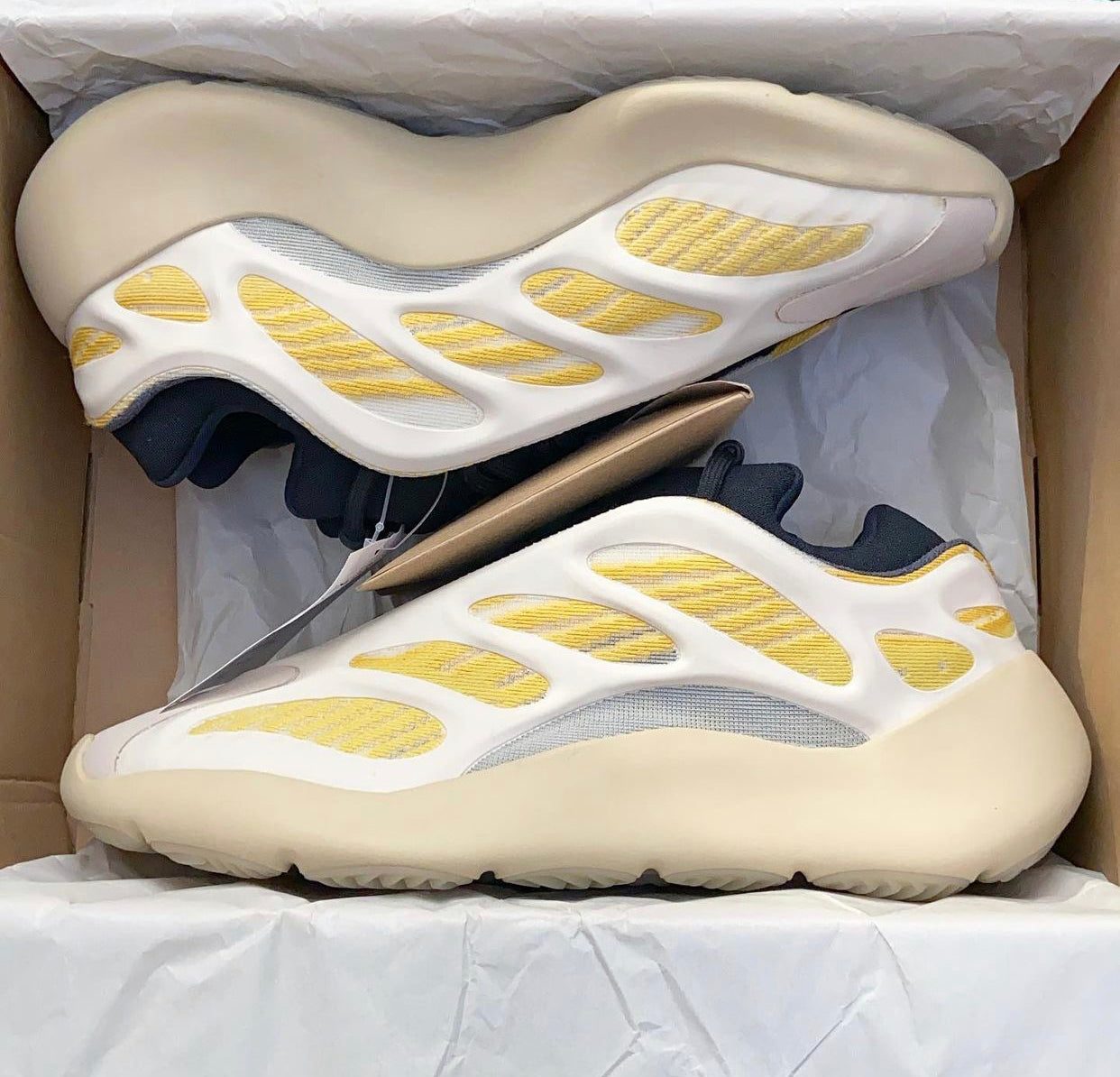 Yeezy 700 V3 Creamy