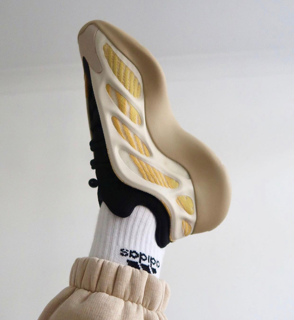 Yeezy 700 V3 Creamy