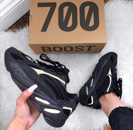 Yeezy Boost 700 V2 Milch