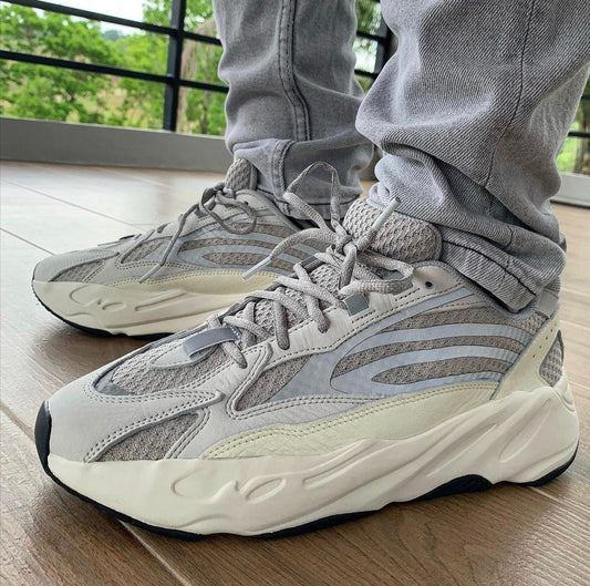 Yeezy Boost 700 V2 Weiß Grau