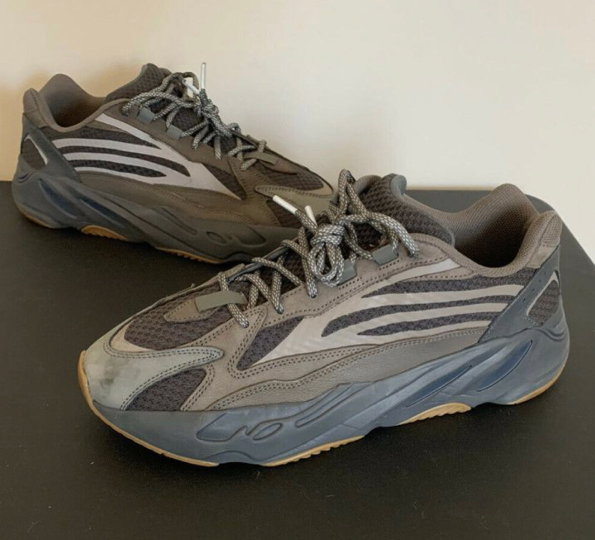 Yeezy Boost 700 V2 Herbst