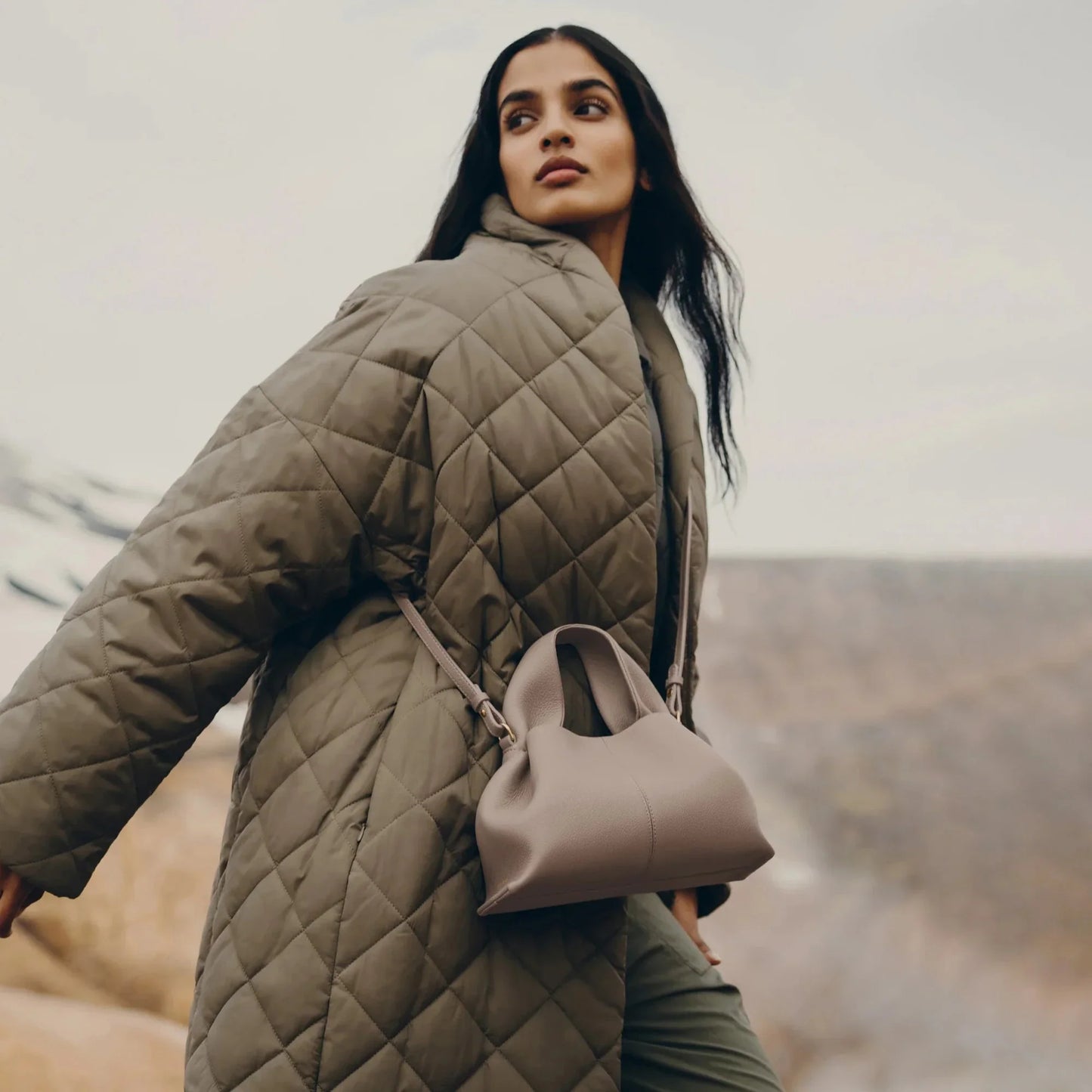Polène - Neue Ausgabe - Genarbtes Taupe